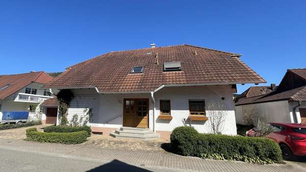 Hereinspaziert! - Zweifamilienhaus in 77960 Seelbach mit 216m² kaufen