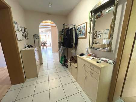 Eingangsbereich im Erdgeschoss - Zweifamilienhaus in 77960 Seelbach mit 216m² kaufen
