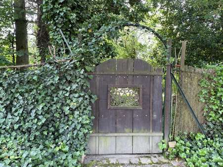 Eingang zum Garten Eingang zum Garten - Dachgeschosswohnung in 77654 Offenburg mit 81m² kaufen