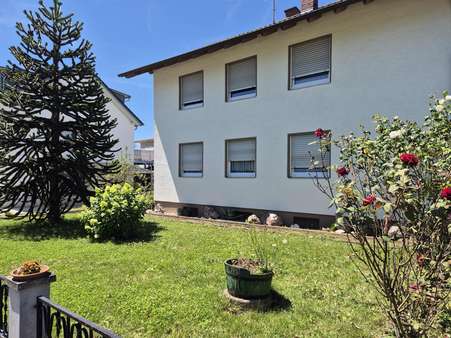 Vorgarten zum Verlieben! - Zweifamilienhaus in 77955 Ettenheim mit 135m² als Kapitalanlage kaufen