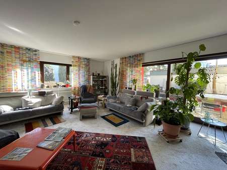 Wohnzimmer mit... - Reihenendhaus in 77652 Offenburg mit 170m² kaufen