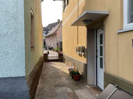 Hauseingang Hauseingang - Zweifamilienhaus in 77955 Ettenheim mit 201m² kaufen