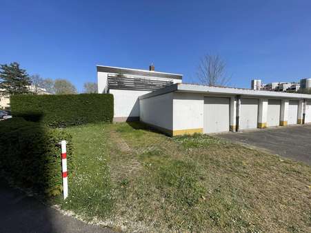Einzelgarage mit KFZ-Außenstellplätzen Einzelgarage mit KFZ-Außenstellplätzen - Einzelgarage in 77656 Offenburg mit 120m² kaufen