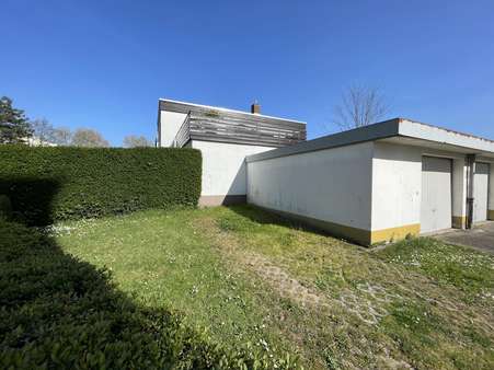 Garage mit Stellplatz Garage mit Stellplatz - Einzelgarage in 77656 Offenburg mit 120m² kaufen