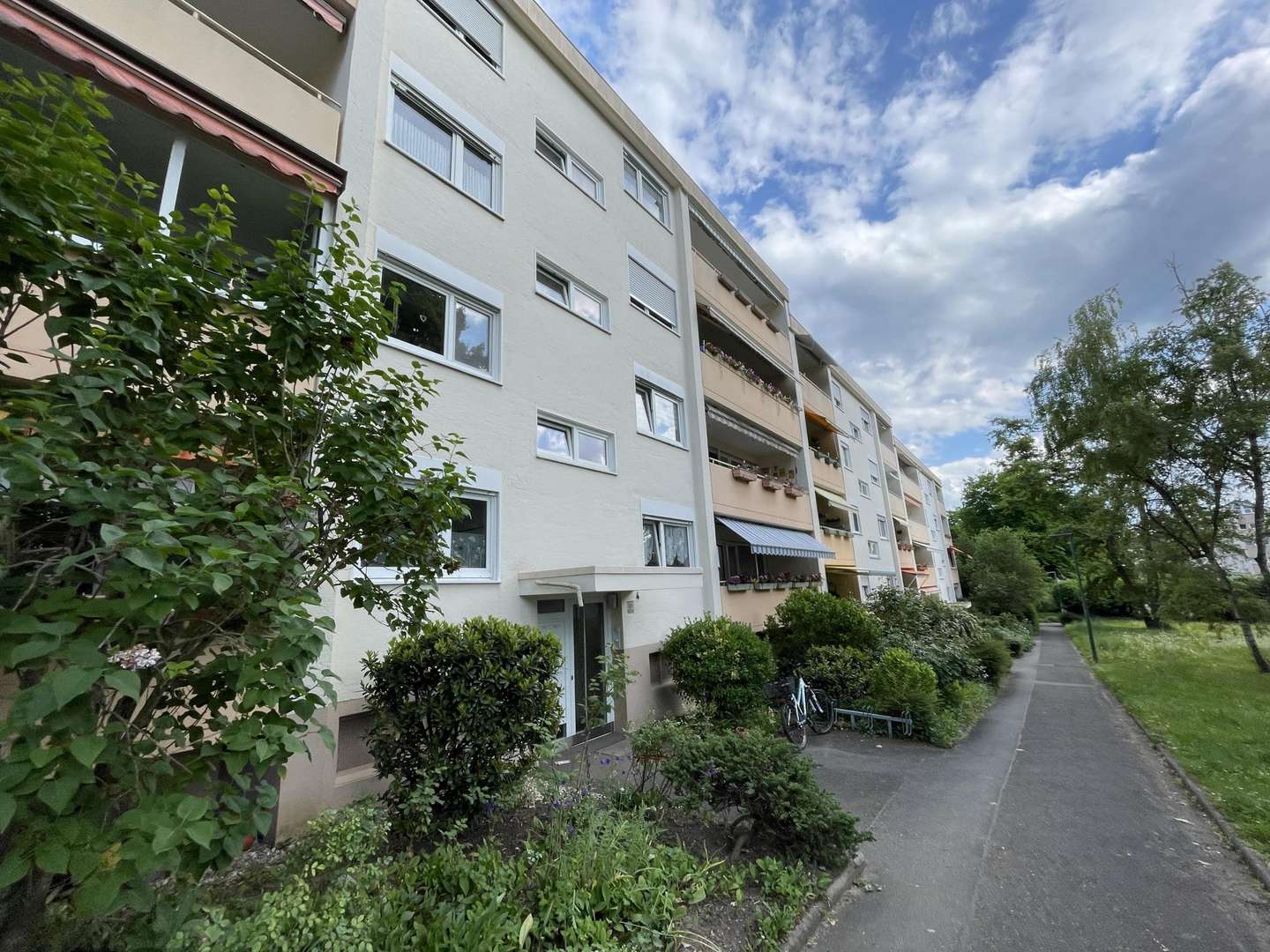 Außenansicht Außenansicht - Etagenwohnung in 77654 Offenburg mit 102m² kaufen