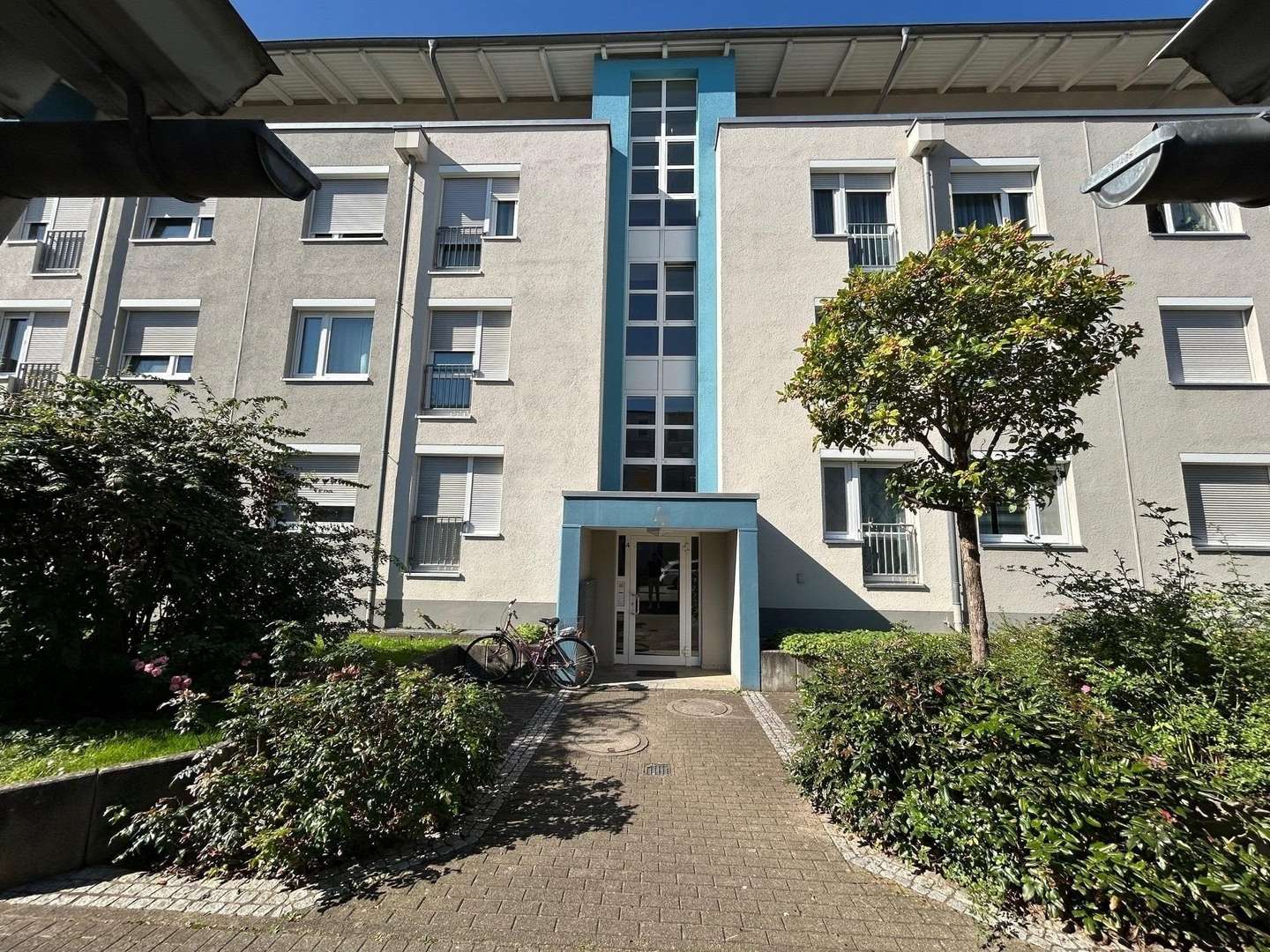 Hausfront Hausfront - Dachgeschosswohnung in 77656 Offenburg mit 56m² kaufen