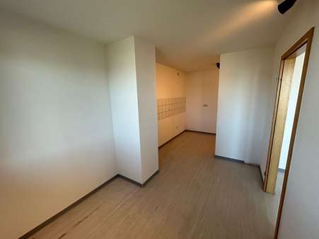 Blick in die Küche Blick in die Küche - Dachgeschosswohnung in 77656 Offenburg mit 56m² kaufen