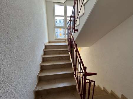 Treppenhaus ... bitte hier entlang Treppenhaus ... bitte hier entlang - Dachgeschosswohnung in 77656 Offenburg mit 56m² kaufen