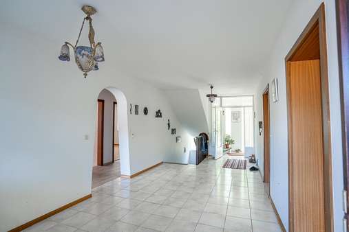 Flur EG Flur EG - Zweifamilienhaus in 77704 Oberkirch mit 307m² kaufen