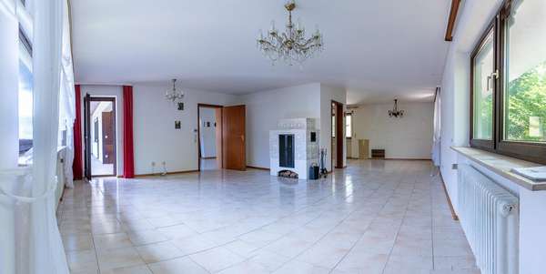 Wohn-/Esszimmer EG Wohn-/Esszimmer EG - Zweifamilienhaus in 77704 Oberkirch mit 307m² kaufen