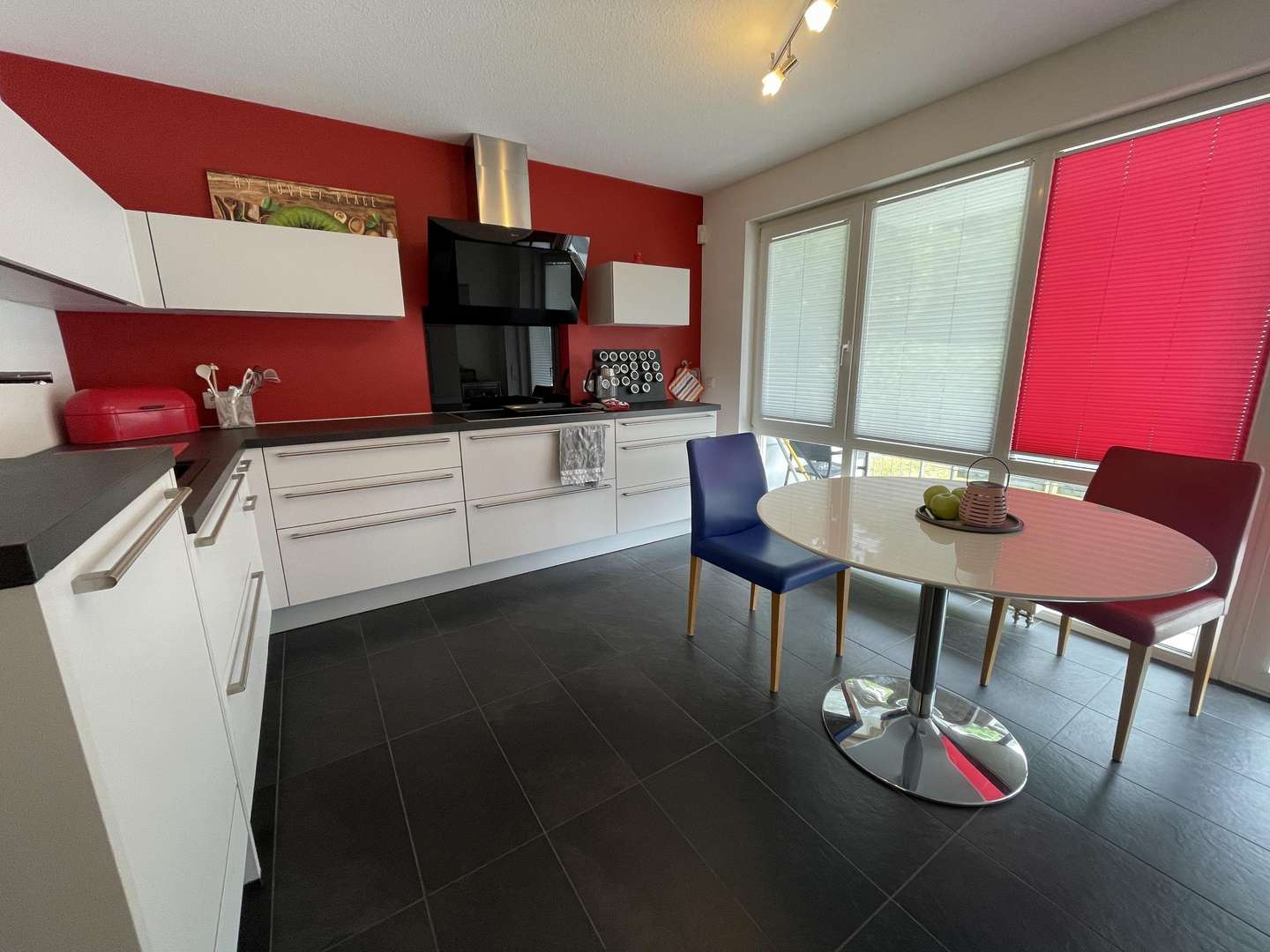 Küche mit Einbauküche Küche mit Einbauküche - Erdgeschosswohnung in 77654 Offenburg mit 130m² mieten