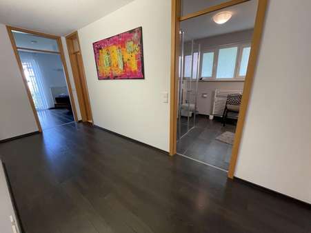 Willkommen im Flur Willkommen im Flur - Erdgeschosswohnung in 77654 Offenburg mit 130m² mieten