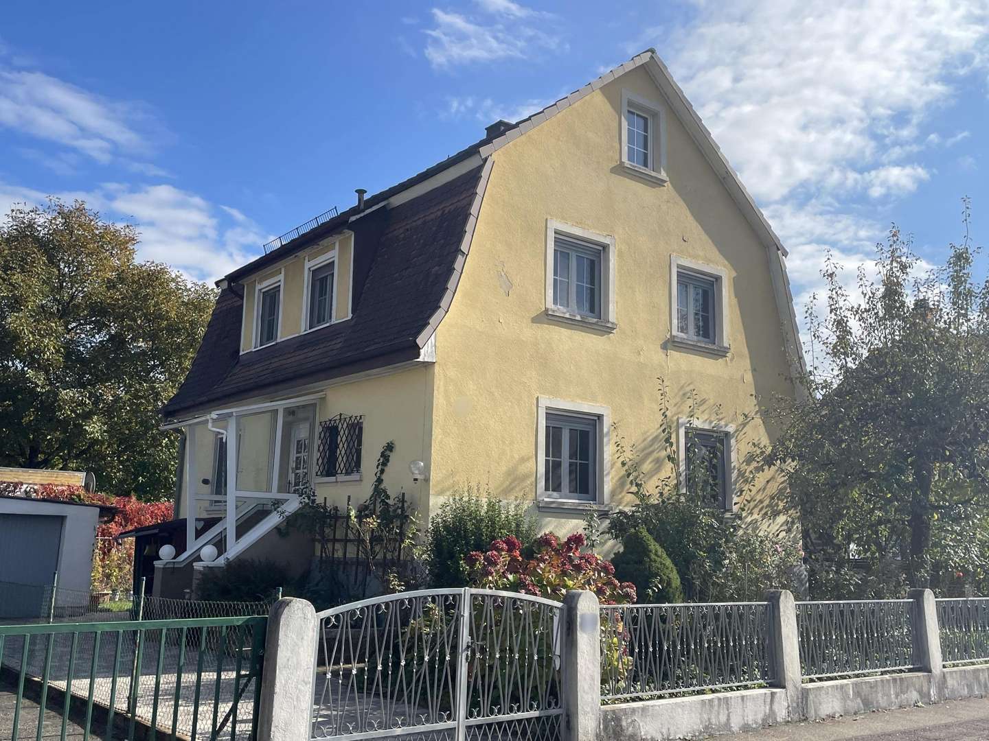 Außenansicht Außenansicht - Einfamilienhaus in 77652 Offenburg mit 136m² kaufen