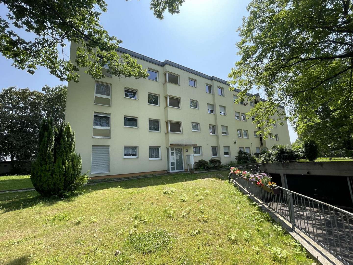 Hausansicht - Etagenwohnung in 77855 Achern mit 86m² kaufen