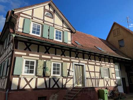 Seitenansicht vom Haus - Einfamilienhaus in 77948 Friesenheim mit 205m² kaufen