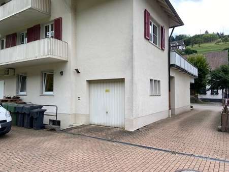 Rückwärtige Ansicht mit Garage - Mehrfamilienhaus in 77740 Bad Peterstal-Griesbach mit 126m² kaufen