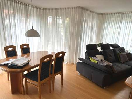 Wohn-/Essbereich mit bodentiefen Fenstern - Doppelhaushälfte in 77743 Neuried mit 166m² kaufen