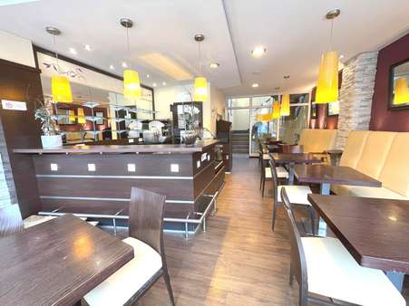 Café im Obergeschoss - Ladenlokal in 77652 Offenburg mit 205m² kaufen