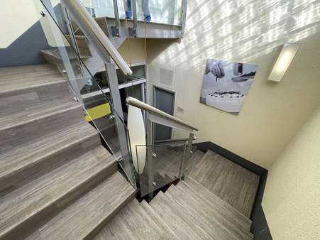 Treppenaufgang ins Obergeschoss - Ladenlokal in 77652 Offenburg mit 205m² kaufen
