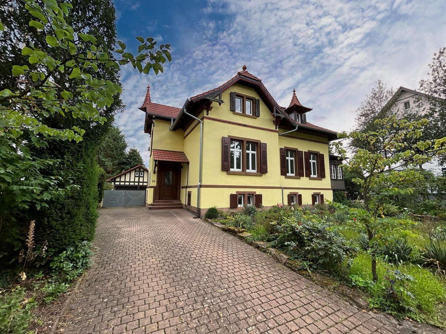 Hausfront mit Vorgarten - Villa in 77855 Achern mit 184m² mieten