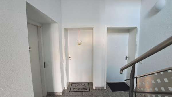 Eingang zur Wohnung rechts - Erdgeschosswohnung in 77933 Lahr mit 80m² kaufen