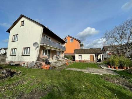 Rückseite vom Haus mit Garten - Einfamilienhaus in 77855 Achern mit 128m² kaufen