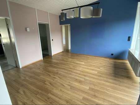 Wohnbereich mit Ausgang Balkon - Etagenwohnung in 77736 Zell mit 96m² kaufen