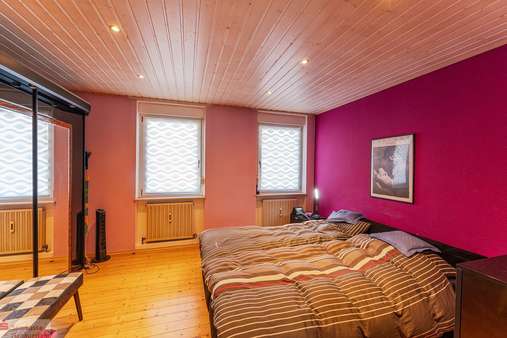 Schlafzimmer EG Schlafzimmer EG - Zweifamilienhaus in 77694 Kehl mit 225m² kaufen