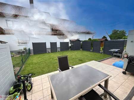 Terrasse und Garten - Reihenendhaus in 77839 Lichtenau mit 121m² kaufen