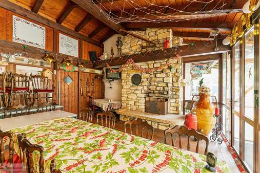 Partyraum mit Kamin und Wintergarten Partyraum mit Kamin und Wintergarten - Einfamilienhaus in 77694 Kehl mit 219m² kaufen