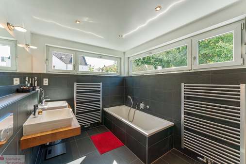 Badezimmer Badezimmer - Einfamilienhaus in 77694 Kehl mit 153m² kaufen