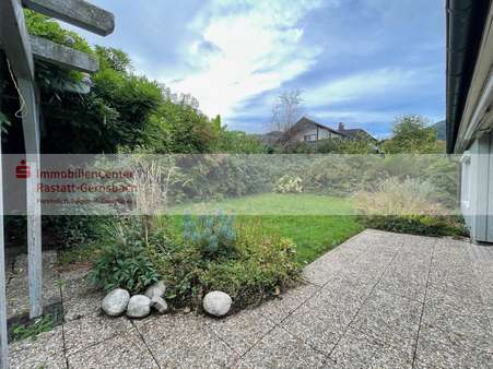 Blick in den Garten - Einfamilienhaus in 76593 Gernsbach mit 167m² kaufen