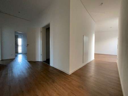 Wohnungseingang - Etagenwohnung in 76437 Rastatt mit 119m² mieten