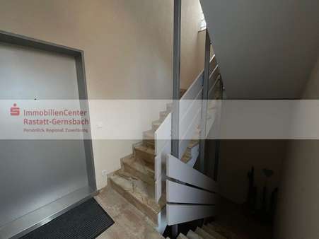 Treppenhaus - Maisonette-Wohnung in 76479 Steinmauern mit 180m² kaufen