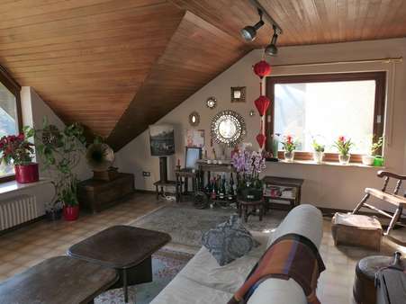 ... Wohnbereich ... - Dachgeschosswohnung in 75399 Unterreichenbach mit 108m² kaufen