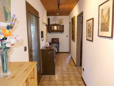 Flur - Dachgeschosswohnung in 75399 Unterreichenbach mit 108m² kaufen