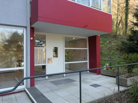 Hauszugang - Etagenwohnung in 76332 Bad Herrenalb mit 91m² kaufen