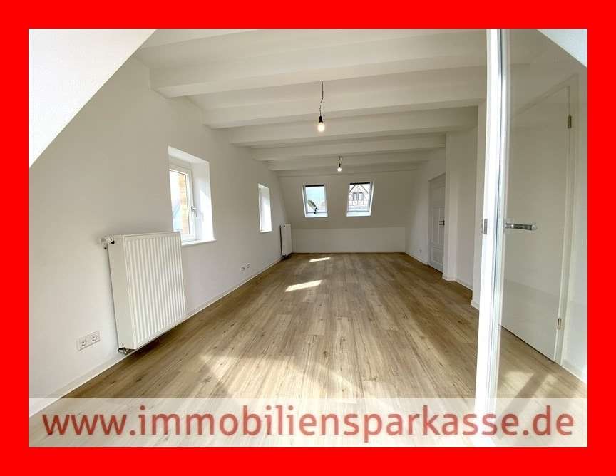 freundliches Wohnzimmer - Dachgeschosswohnung in 75417 Mühlacker mit 104m² kaufen
