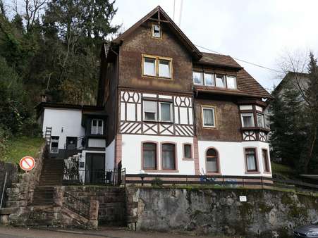 Hausansicht - Mehrfamilienhaus in 75323 Bad Wildbad mit 212m² kaufen