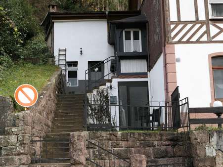 Zugang Haus - Mehrfamilienhaus in 75323 Bad Wildbad mit 212m² kaufen