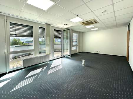 mit Terrassenzugang - Büro in 76307 Karlsbad mit 905m² mieten