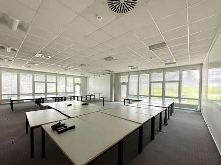 Besprechungsraum - Büro in 76307 Karlsbad mit 881m² mieten