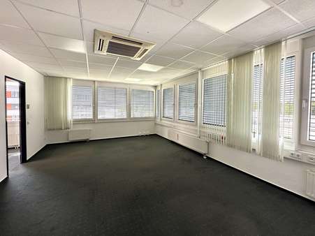 Bürobeispiel - Büro in 76307 Karlsbad mit 881m² mieten