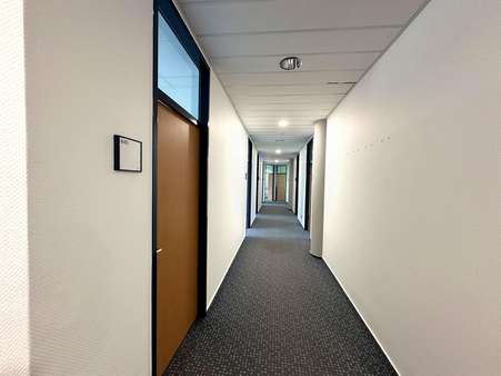 Flurbereich - Büro in 76307 Karlsbad mit 881m² mieten