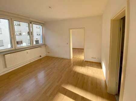 helles Wohnzimmer - Etagenwohnung in 75177 Pforzheim mit 55m² kaufen