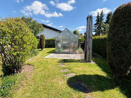 Blick aufs Gewächshaus Blick aufs Gewächshaus - Bungalow in 72218 Wildberg mit 196m² kaufen