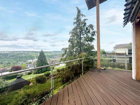 Balkon mit toller Aussicht - Einfamilienhaus in 75177 Pforzheim mit 323m² kaufen