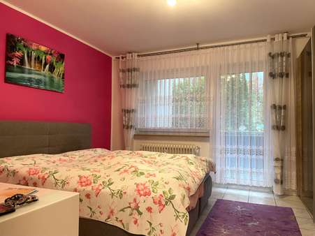 Schlafzimmer - Erdgeschosswohnung in 75196 Remchingen mit 88m² kaufen