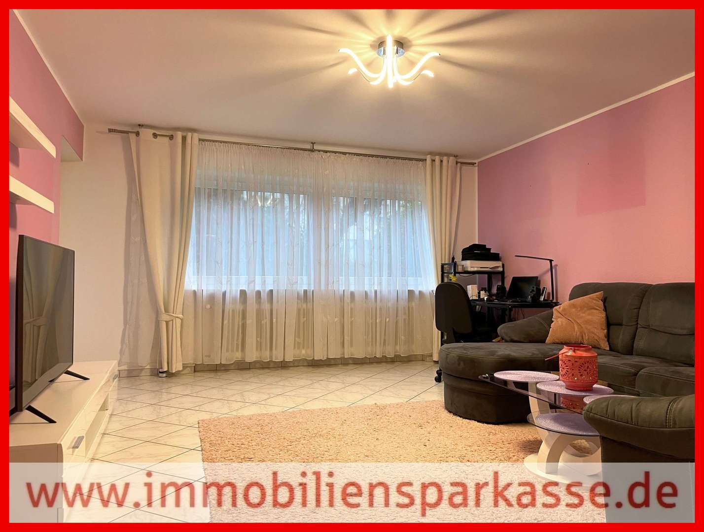 Wohnzimmmer - Erdgeschosswohnung in 75196 Remchingen mit 88m² kaufen