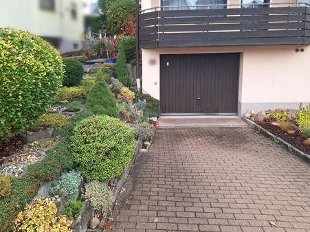 Einfahrt und Garage - Doppelhaushälfte in 75181 Pforzheim mit 109m² kaufen